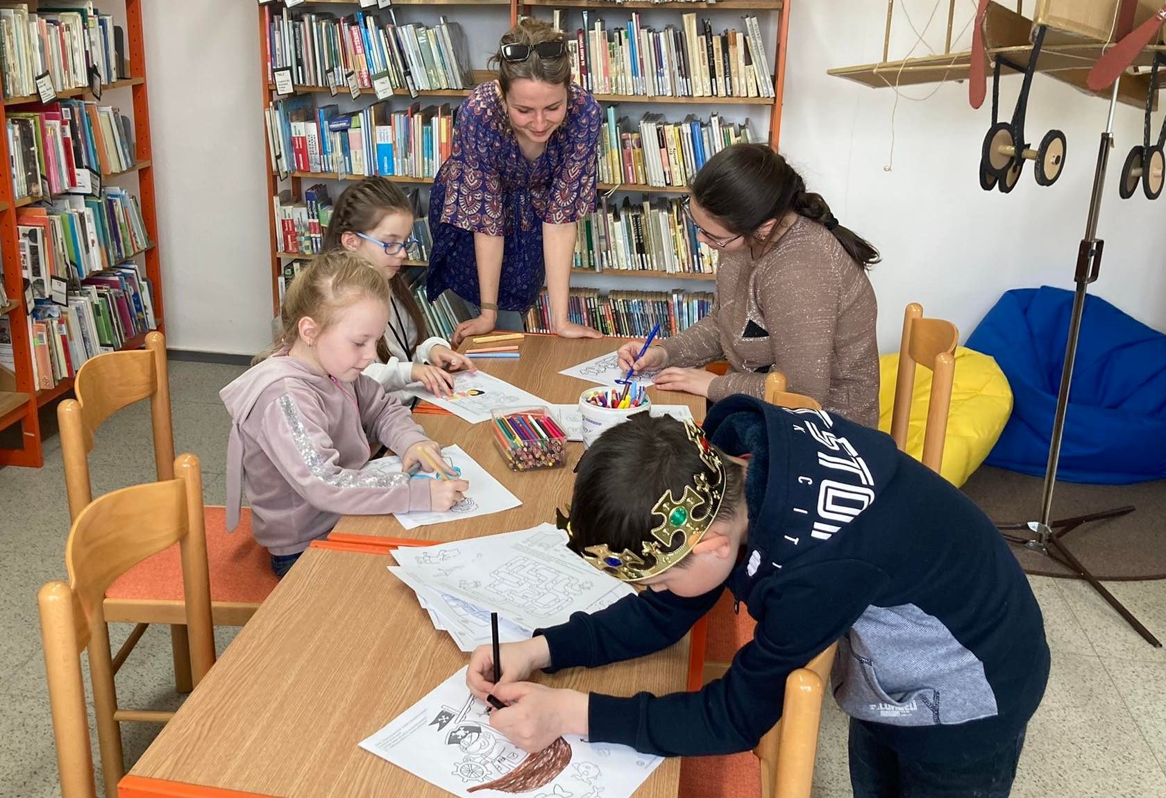 Deťom z Ukrajiny sme ukázali našu knižnicu
